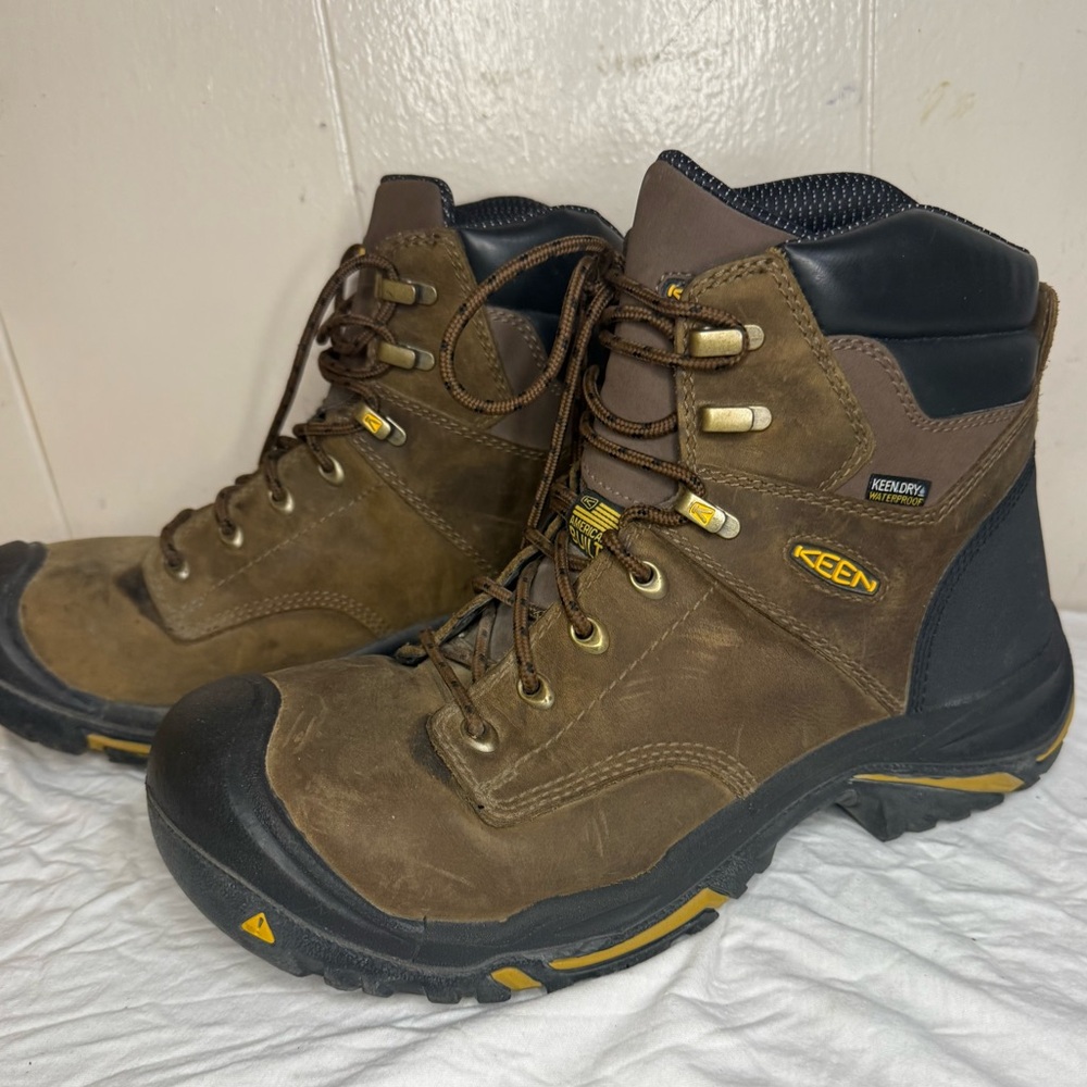 KEEN Men's Brown and Black Outdoor Boots